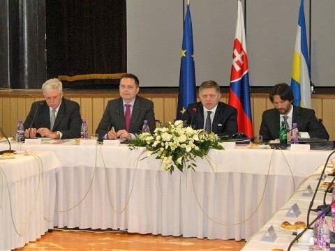 Vláda v Špačinciach odsúhlasila peniaze aj pre nemocnicu či bejzbalové ihrisko