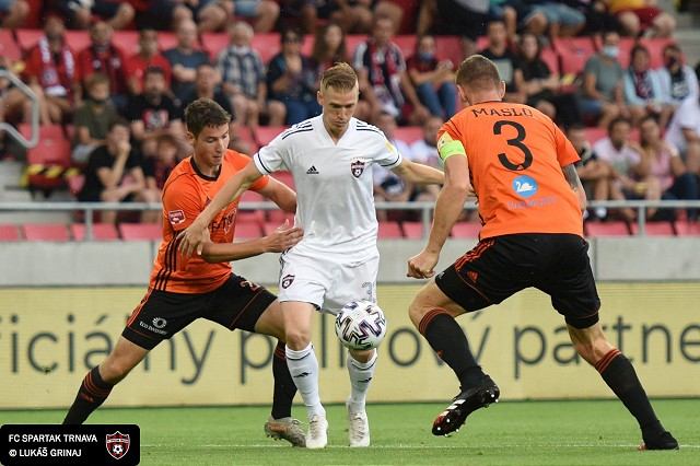 Vlasko stavil na magické trojky, Grič ustál s Mikovičom debatu o osmičku