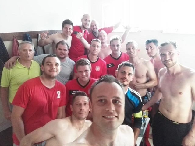 Futbal, 8. liga A: Hostia ovládli celé kolo, na špici stále duo Smolenice - Bíňovce