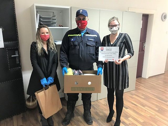 Ženy z Vlčkoviec pomohli nemocnici aj hasičom, ušili im rúška
