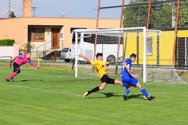 Futbal, 5. liga: Piešťany dominovali vo Voderadoch, Horná Krupá dala Orešancom kanára