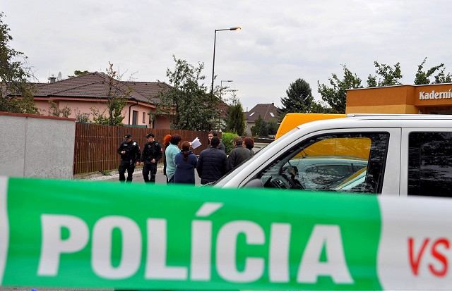 Vo Voderadoch vylúpili poštu, v obci sa strieľalo