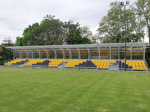 Vo Voderadoch vybudovali nové futbalové zázemie i tribúnu pre divákov