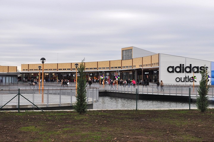 V prípade nákupu outletu vo Voderadoch sa začalo trestné stíhanie