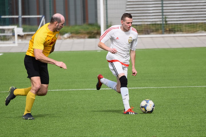 Futbal, 8. liga A: Suchá porazila Dolnú Krupú, Smolenice zostrelili Modranku