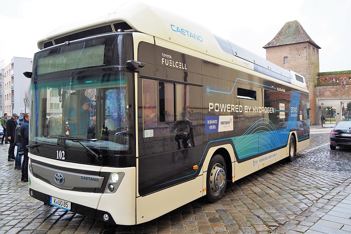Do štvrtka bude v Trnave premávať vodíkový autobus, ľudí prepraví zdarma