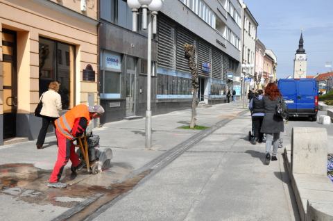 Vodári už prevzali pešiu zónu, rozkopaná bude do augusta