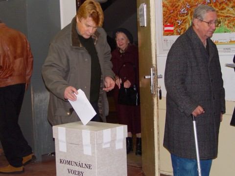 Dedinskí kandidáti politické strany veľmi nepotrebujú