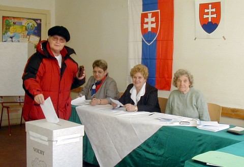 Parlamentné voľby sa už začali, potrvajú do desiatej večer