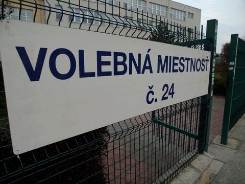 O zaregistrovaní kandidáta do volieb vo Veľkých Kostoľanoch a Krakovanoch rozhodoval súd