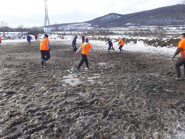 Futbalová glosa: Viac ako dolnoorešanská bažina je už len súboj s polárnym medveďom