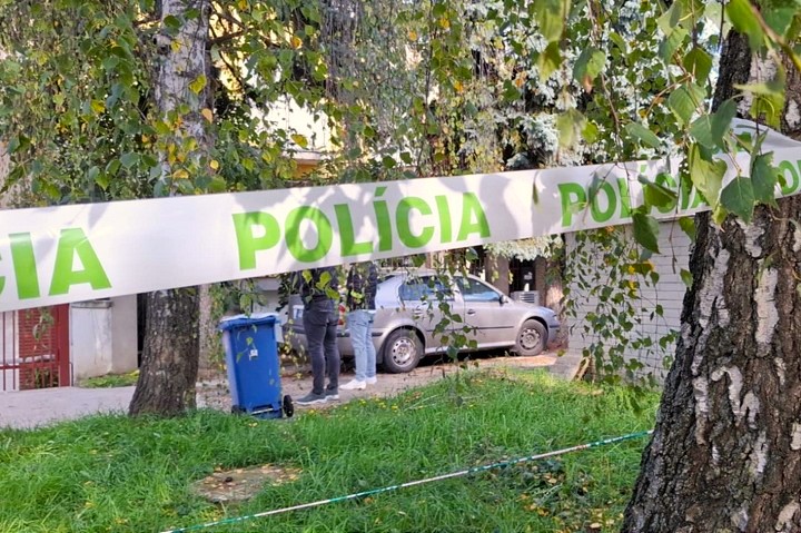 V rodinnom dome v Trnave našli mŕtvych manželov, polícia zadržala ich syna