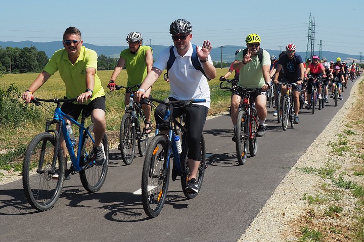 Cyklotrasu Zelená cesta medzi Piešťanmi a Vrbovým otvorili stovky cyklistov