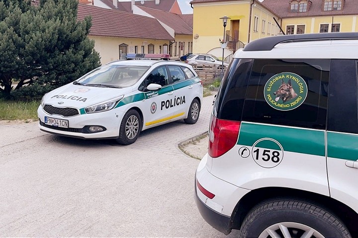Študent hrozil odpálením gymnázia, zasahovali policajní pyrotechnici