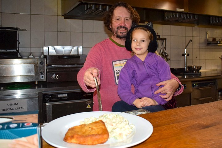 Štedrú večeru pre ľudí v núdzi pripravuje charita aj Wetzlerov dom