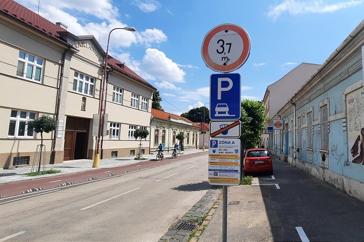 Parkovaciu zónu A v centre Trnavy rozšírili o ďalšie ulice