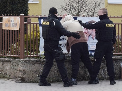 Polícia urobila zákrok na trnavskej Kopánke, dôvod zatiaľ nekonkretizuje