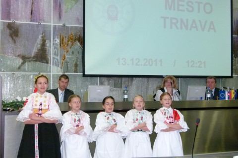 Poslanci schválili vyrovnaný rozpočet, no bude sa šetriť