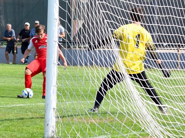 Kam za futbalom? Zavar vyzve Červeník, Biely Kostol hrá o prvé miesto s Bučanmi