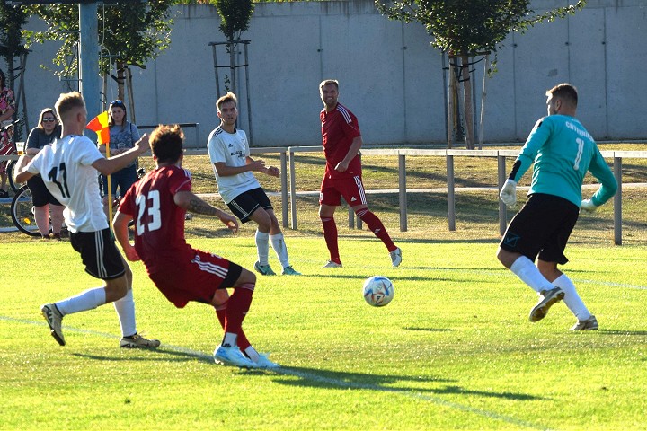 Futbal, 8. liga B: Štyri góly dali Hlbocký, Tandlmayer, Cmero aj Blanárik
