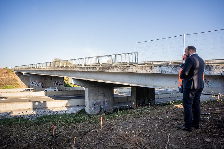 V Zavare začínajú budovať lávku pre cyklistov ponad diaľnicu