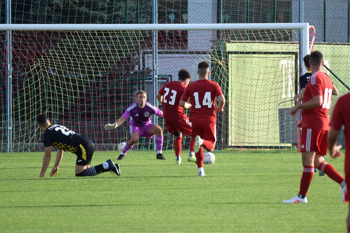Futbal, 7. liga: Zavar otočil derby so Šúrovcami, Zvončín sa dočkal víťazstva