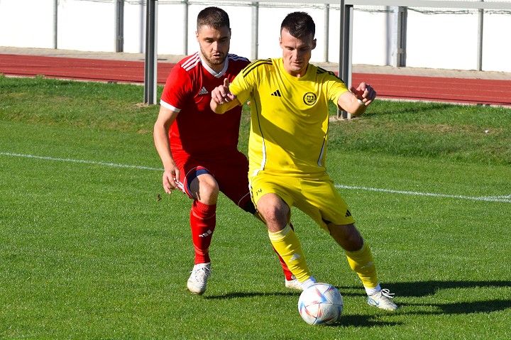 Futbal, 8. liga B: Zavar porazil Veľké Kostoľany, Dubovany uspeli vo Veselom