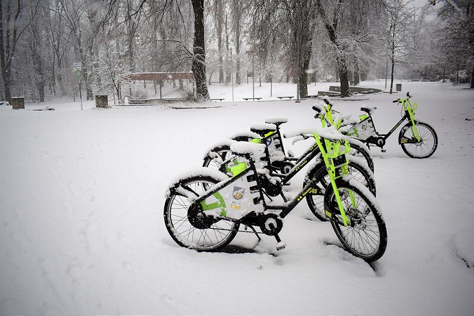 Trnava ukončila sezónu zdieľaných elektrobicyklov, sťahuje ich z ulíc