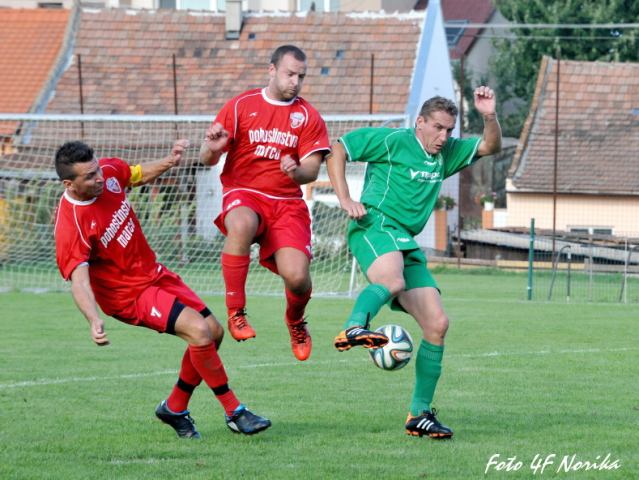 Futbal, OM: Leopoldov strelil Cíferu sedem gólov, Zeleneč si poradil s Dvorníkmi
