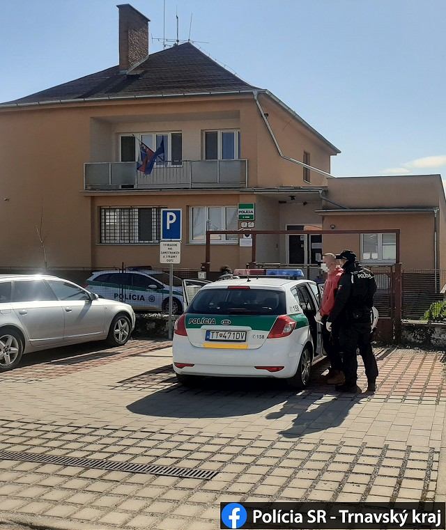 V Zelenči chytili za volantom muža, ktorý mal zákaz šoférovať. Hrozí mu väzenie