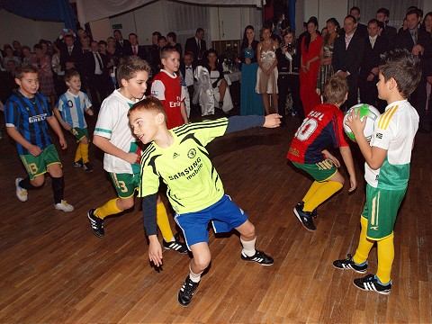 V Zelenči si dvaja futbalisti takmer zodrali topánky