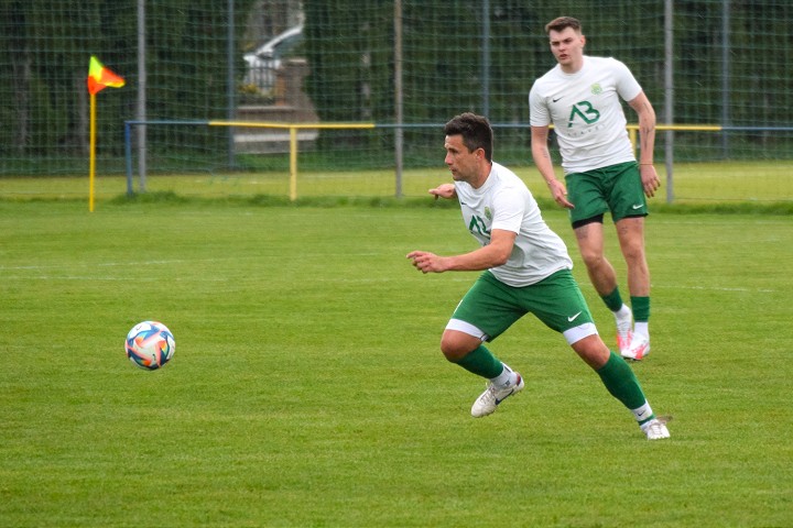 Kam za futbalom? Zeleneč hrá derby s Majcichovom, Červeník s Madunicami