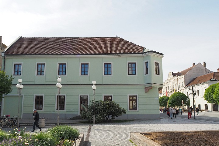 Trnava ide s nájomným v Zelenom dome aj na Hlavnej 10 radikálne dolu