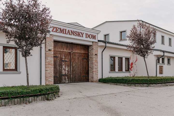 Zemiansky dvor v Šúrovciach - nové možnosti pre svadby a oslavy