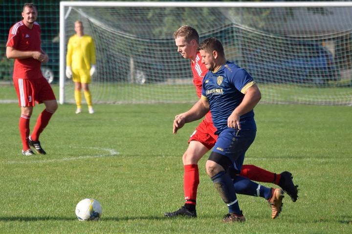 Kam za futbalom? Bučany vyzvú Siladice, Trakovice majú na hody Zavar