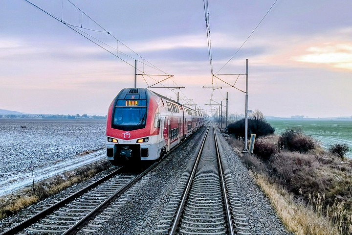 Na železničnej trati Leopoldov - Bratislava sa začínajú výluky, potrvajú do leta