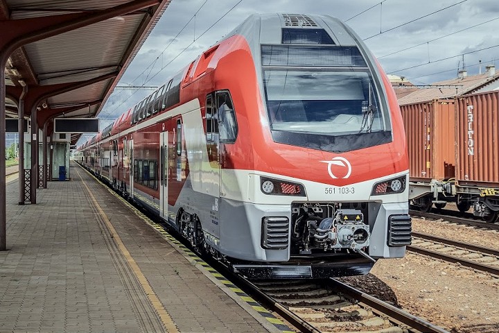 Mimoriadna udalosť na stanici v Trnave, rýchlik prešiel návesť Stoj