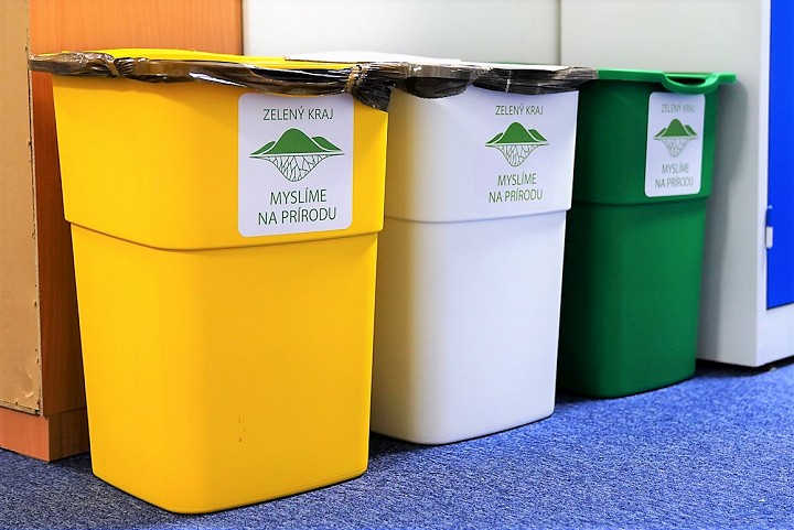 Chcú ísť vzorom: Župa obmedzí používanie plastov vo svojich organizáciách