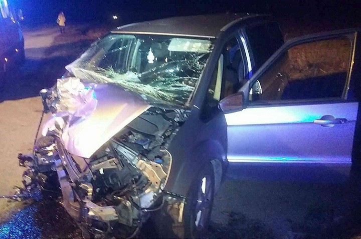 Pri čelnej zrážke dvoch áut medzi Trnavou a Zvončínom sa zranili dvaja ľudia